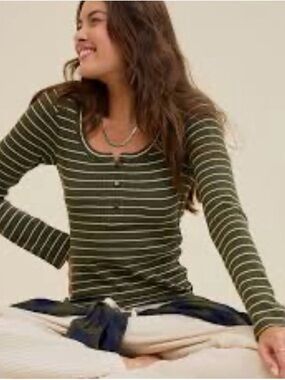 NEW W/O TAGS aerie Olive Green & White Striped Long-Sleeve Henley